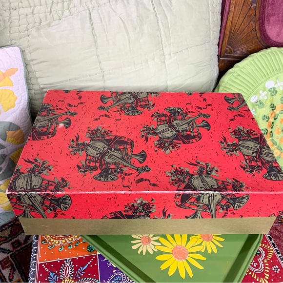 Vintage Christmas Box - Picture 2 of 7